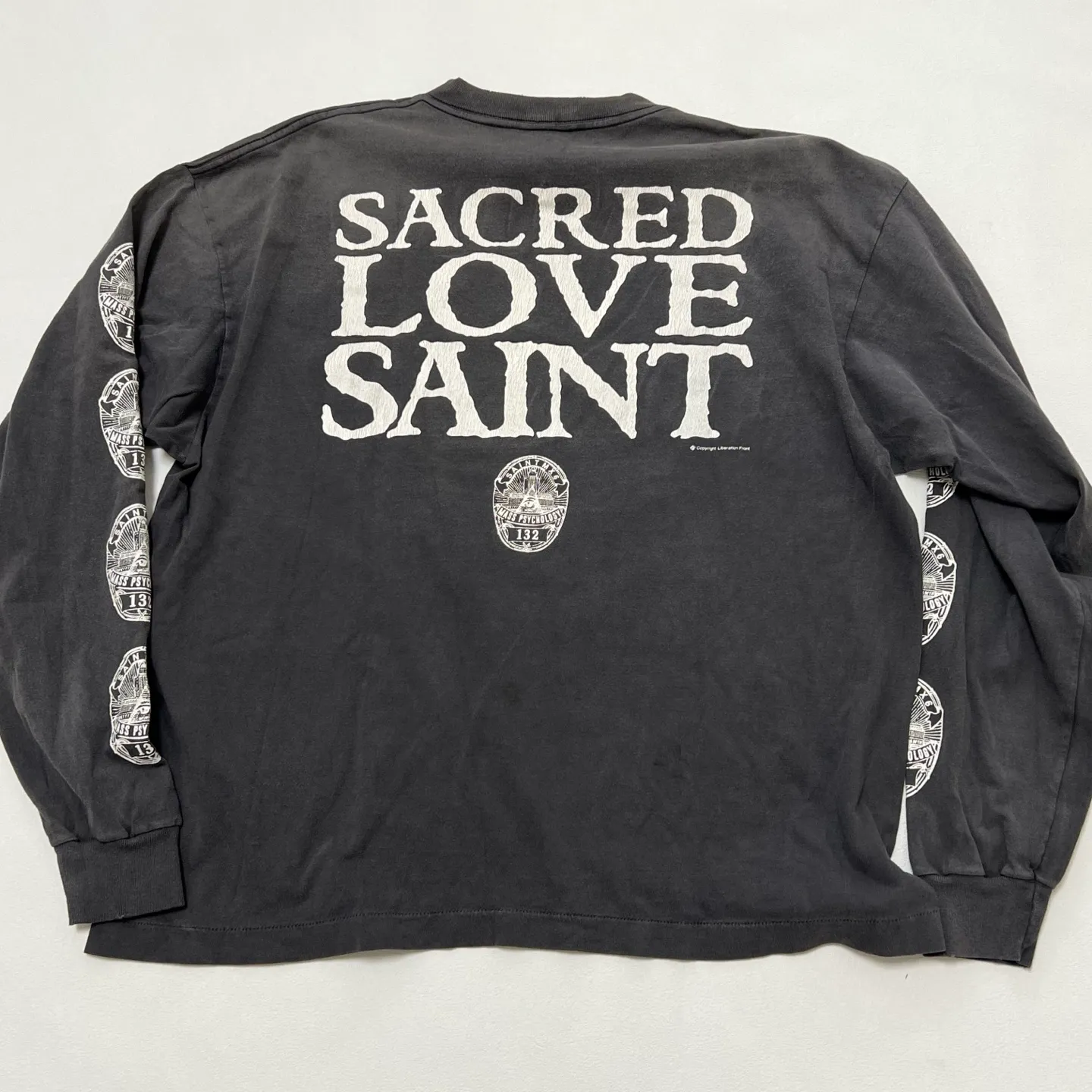 Details SAINT Mxxxxxx LOVE SAINT LS TEE/BLK LOVE SAINT Big Jesus washed and distressed long sleeves Washed black S-XL Cylindrical fabric ready-to-wear Assute dyeing Heavy washing and water fading Hand-splashed ink holes Simulating natural fading and old effects Correct version Correct main mark/washed mark/angel anti-counterfeiting label OEM by the top domestic printing factory Top purchasing level